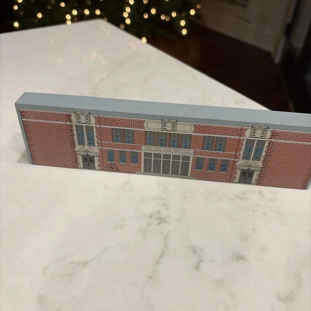 CAT'S MEOW VILLAGE - Usps, Courthouse ++ - LOT OF 6 BUILDINGS - 2 Extra Wooden